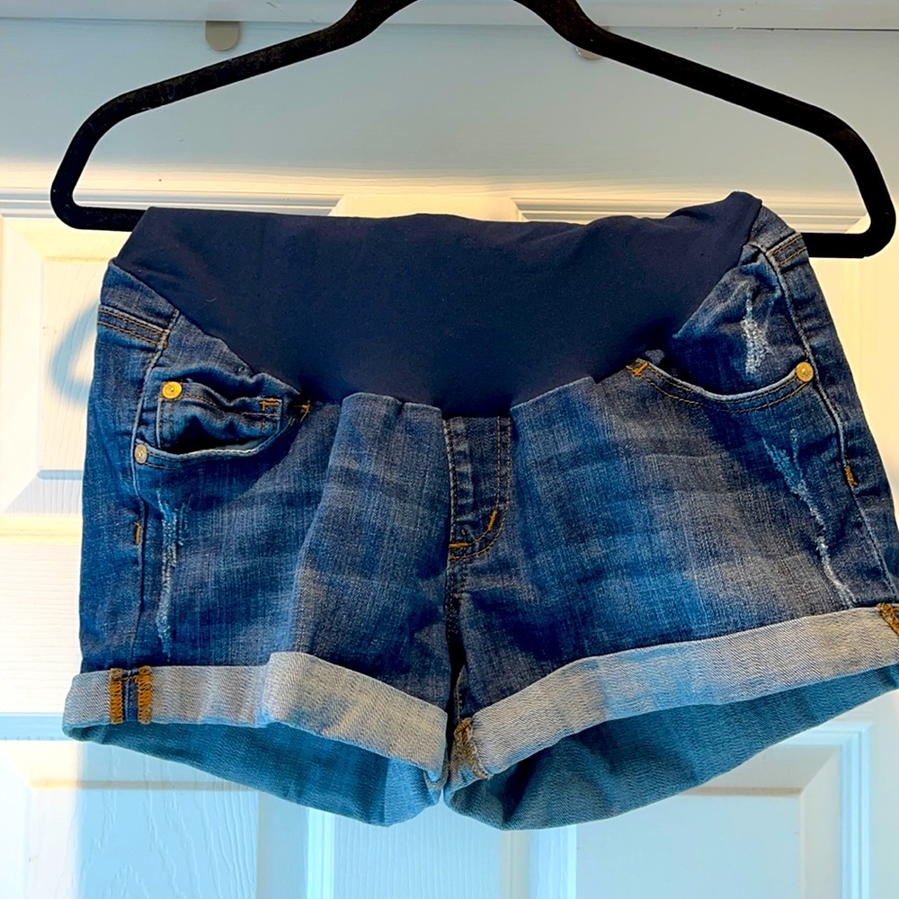 LED Luxe Essential Denim maternity shorts, size medium